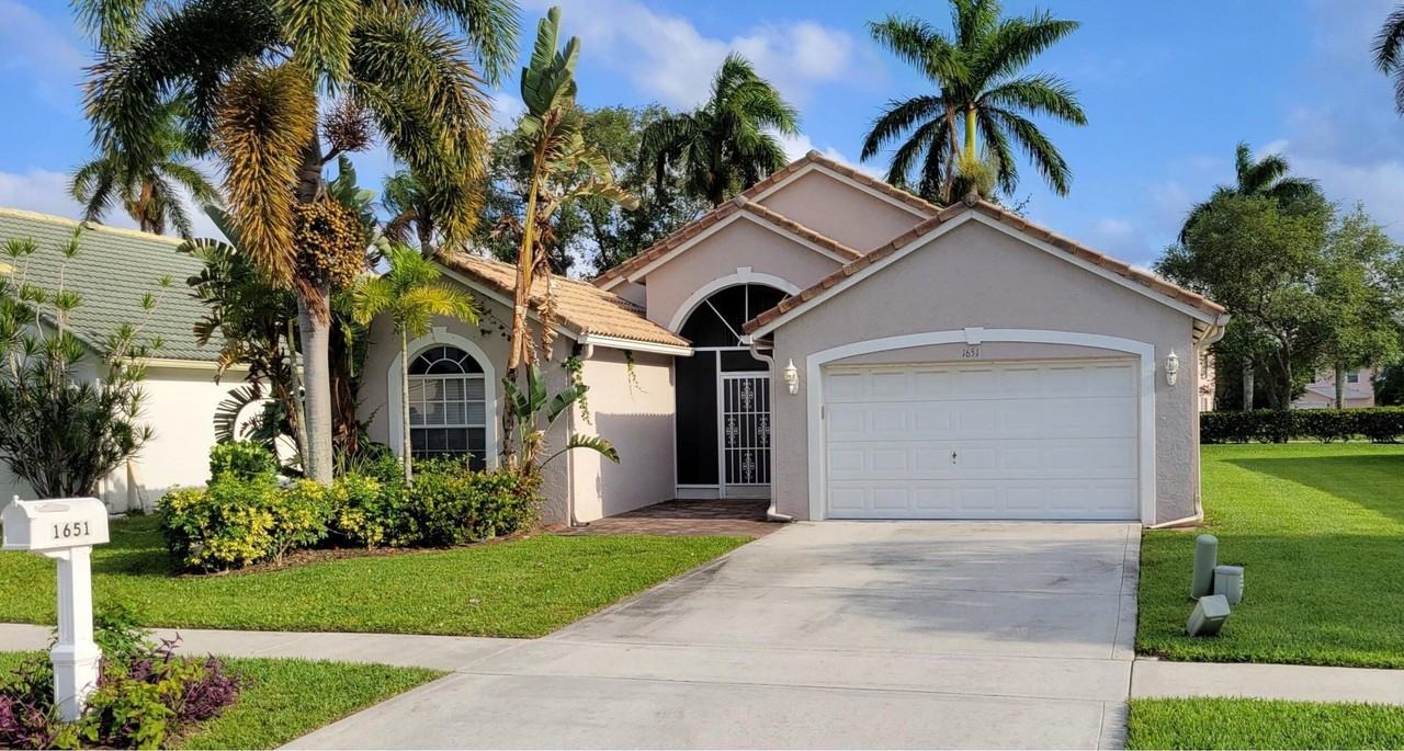 1651 Oak Berry Circle