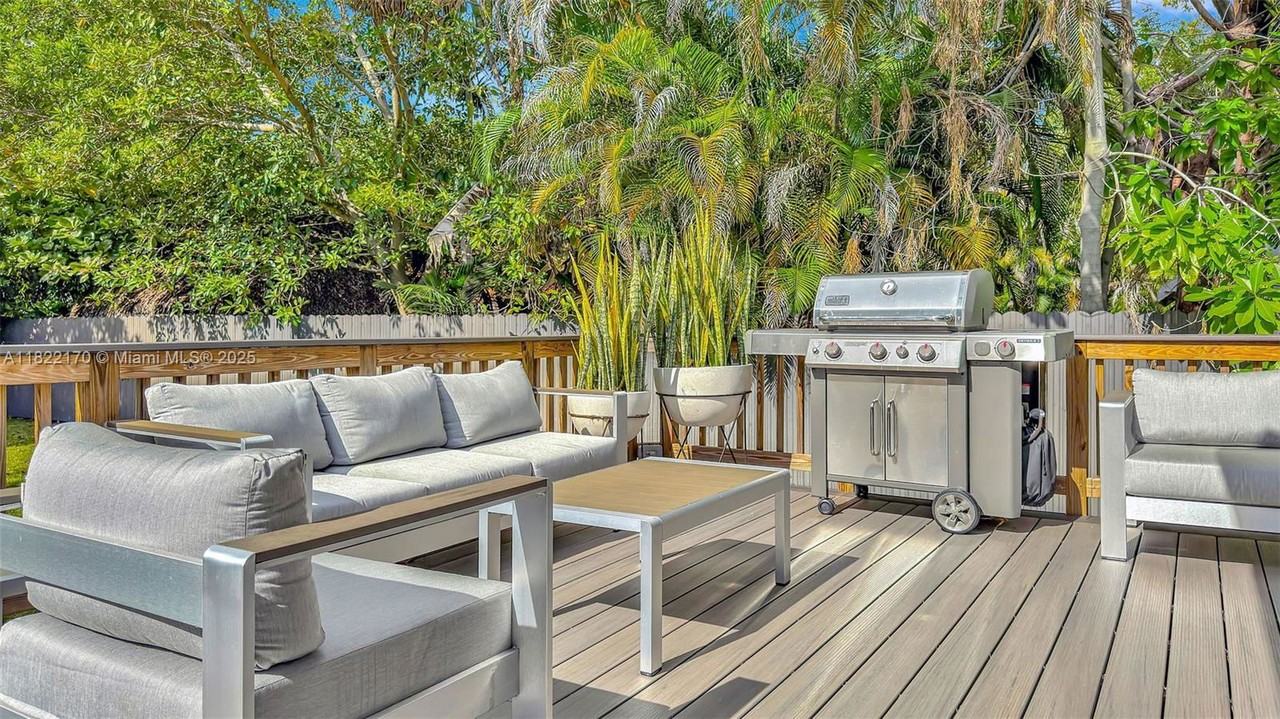 130 Sw 25th Rd #SFH - Photo 3 of 8