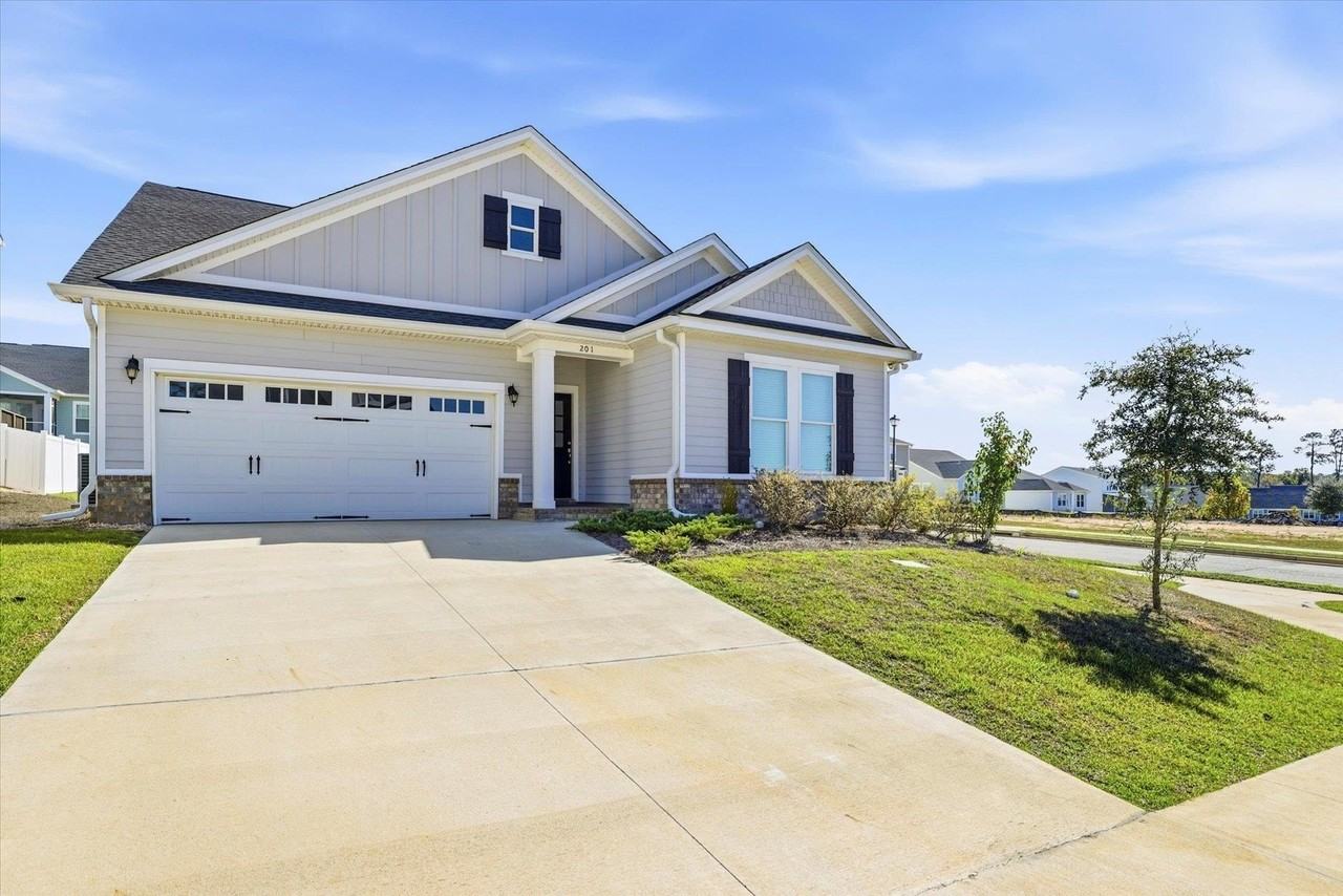 201 Ursaline St - Photo 2 of 43