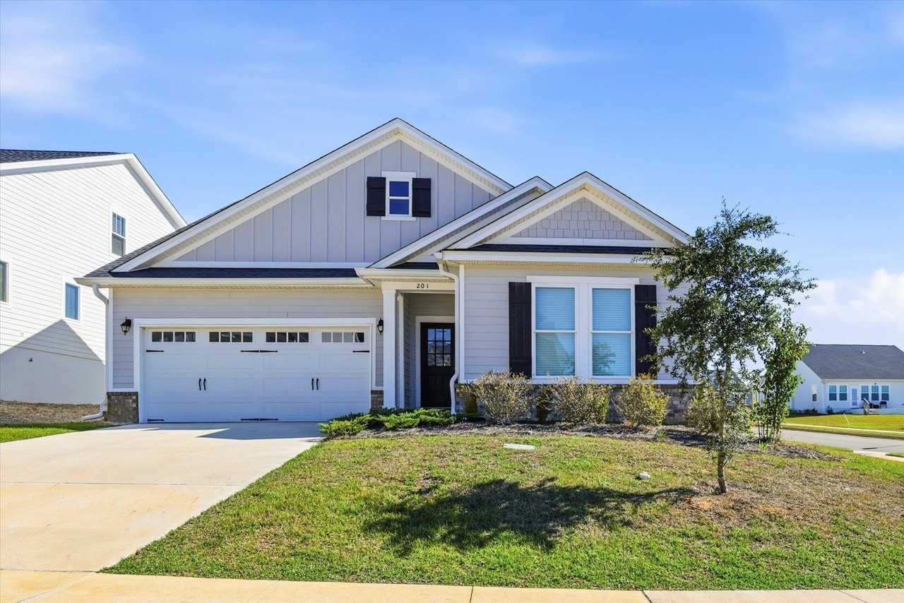 201 Ursaline St - Photo 3 of 43