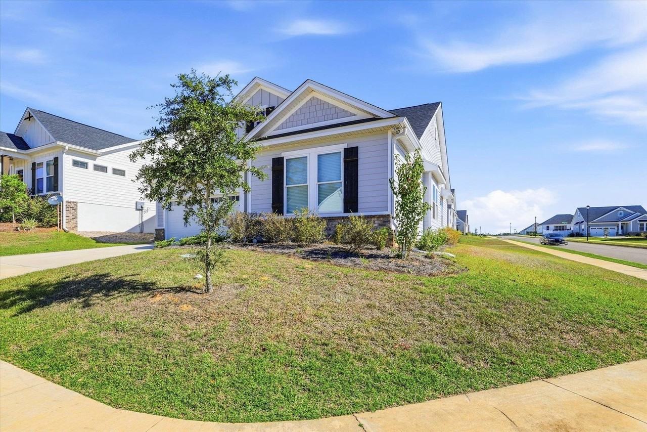 201 Ursaline St - Photo 4 of 43