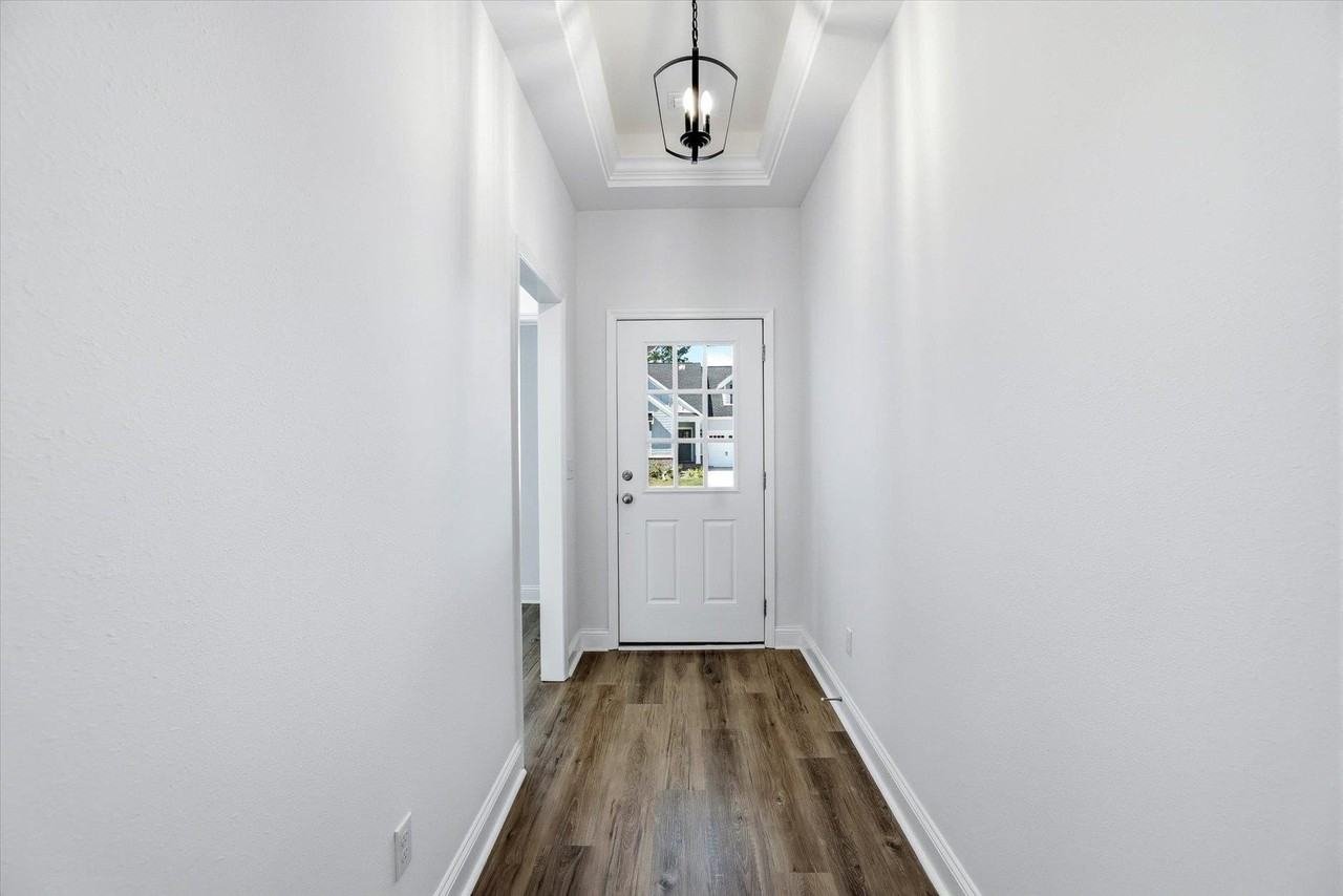 201 Ursaline St - Photo 7 of 43