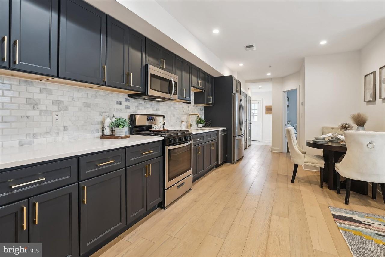 200 Hamilton Street Northwest #2 - Photo 3 of 16