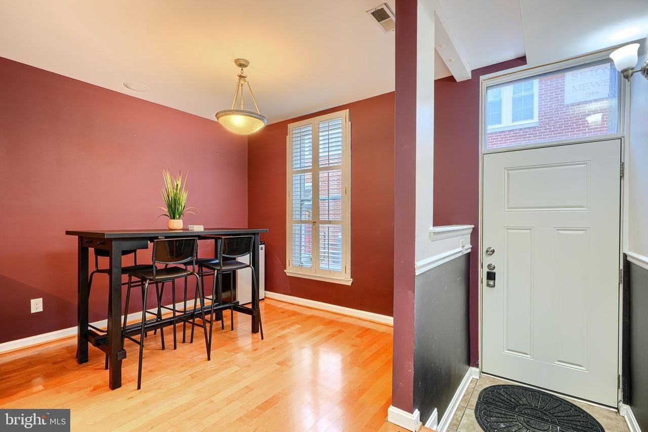 624 Jasper St - Photo 6 of 24