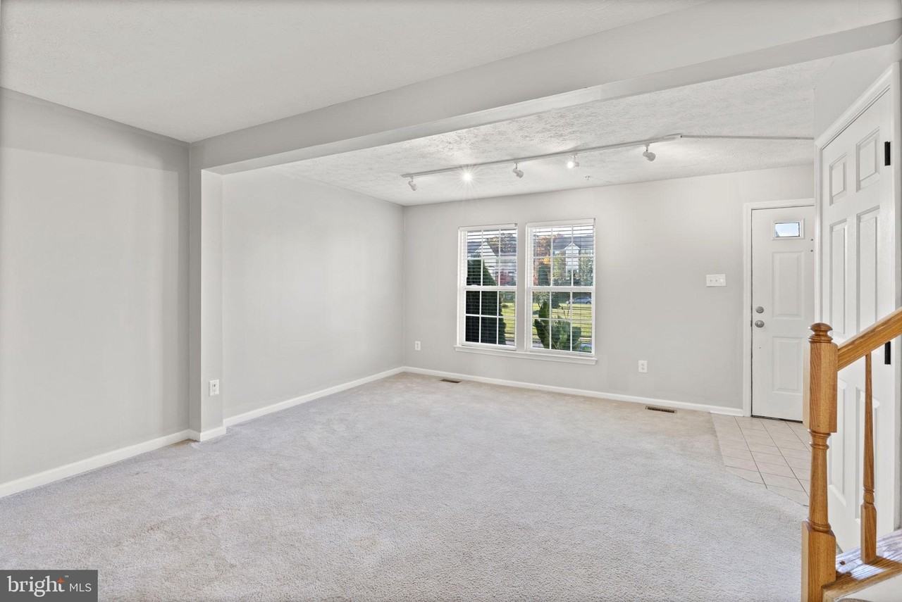 5030 Finsbury Rd - Photo 4 of 43