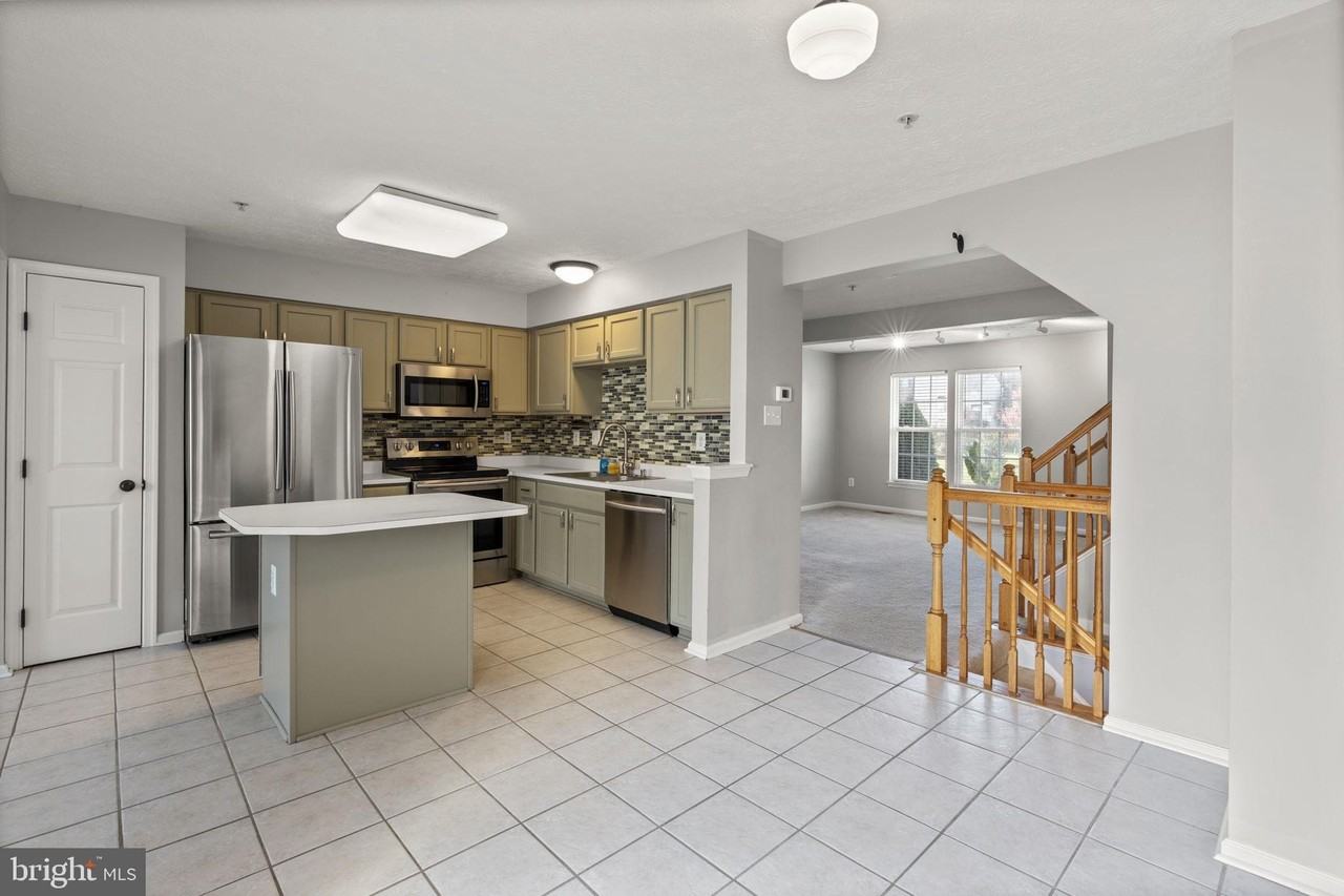 5030 Finsbury Rd - Photo 6 of 43