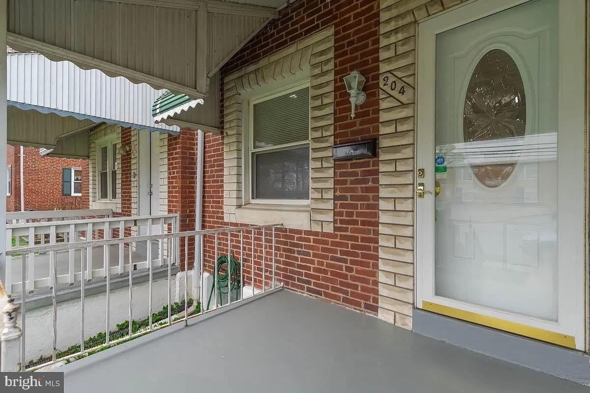 204 Kingston Rd - Photo 2 of 16