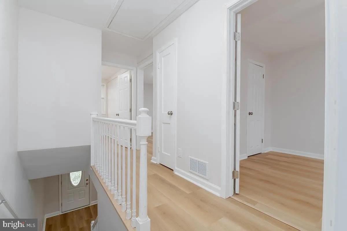 204 Kingston Rd - Photo 6 of 16