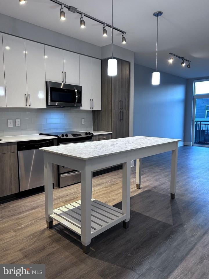 145 Riverhaven Dr Unit 554 #554 - Photo 2 of 21