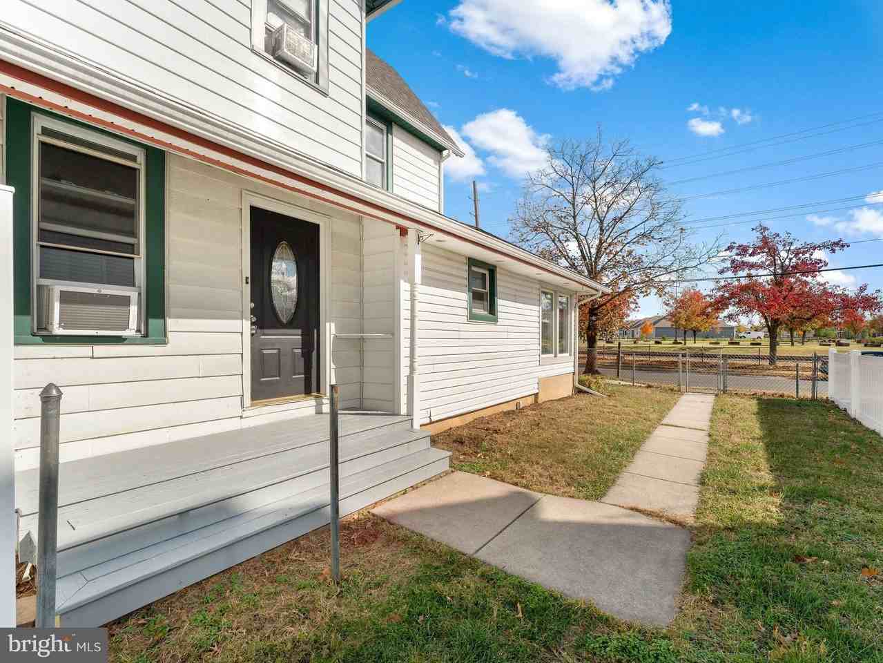 860 Pennsylvania Ave - Photo 2 of 28