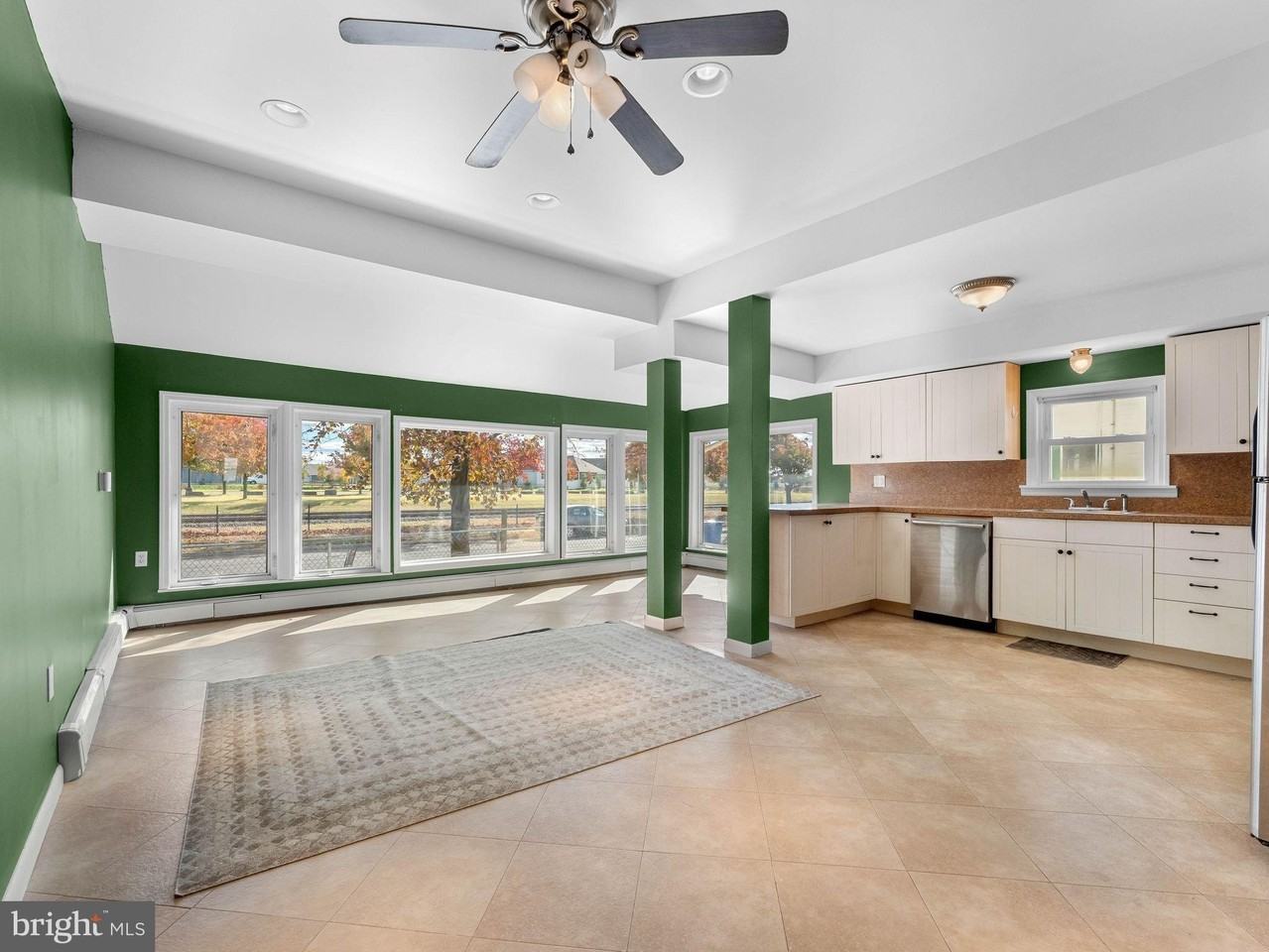 860 Pennsylvania Ave - Photo 3 of 28