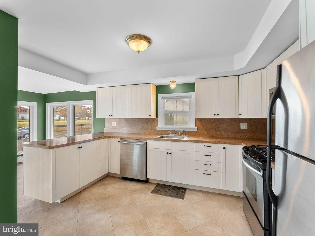 860 Pennsylvania Ave - Photo 6 of 28