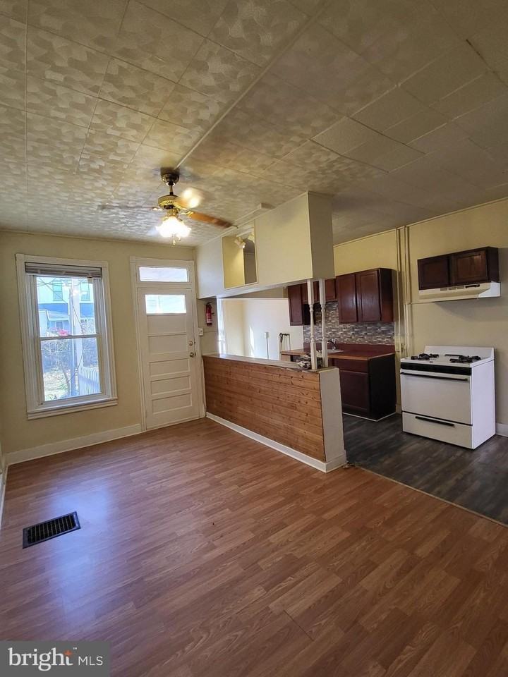 830 Church St - Photo 3 of 12