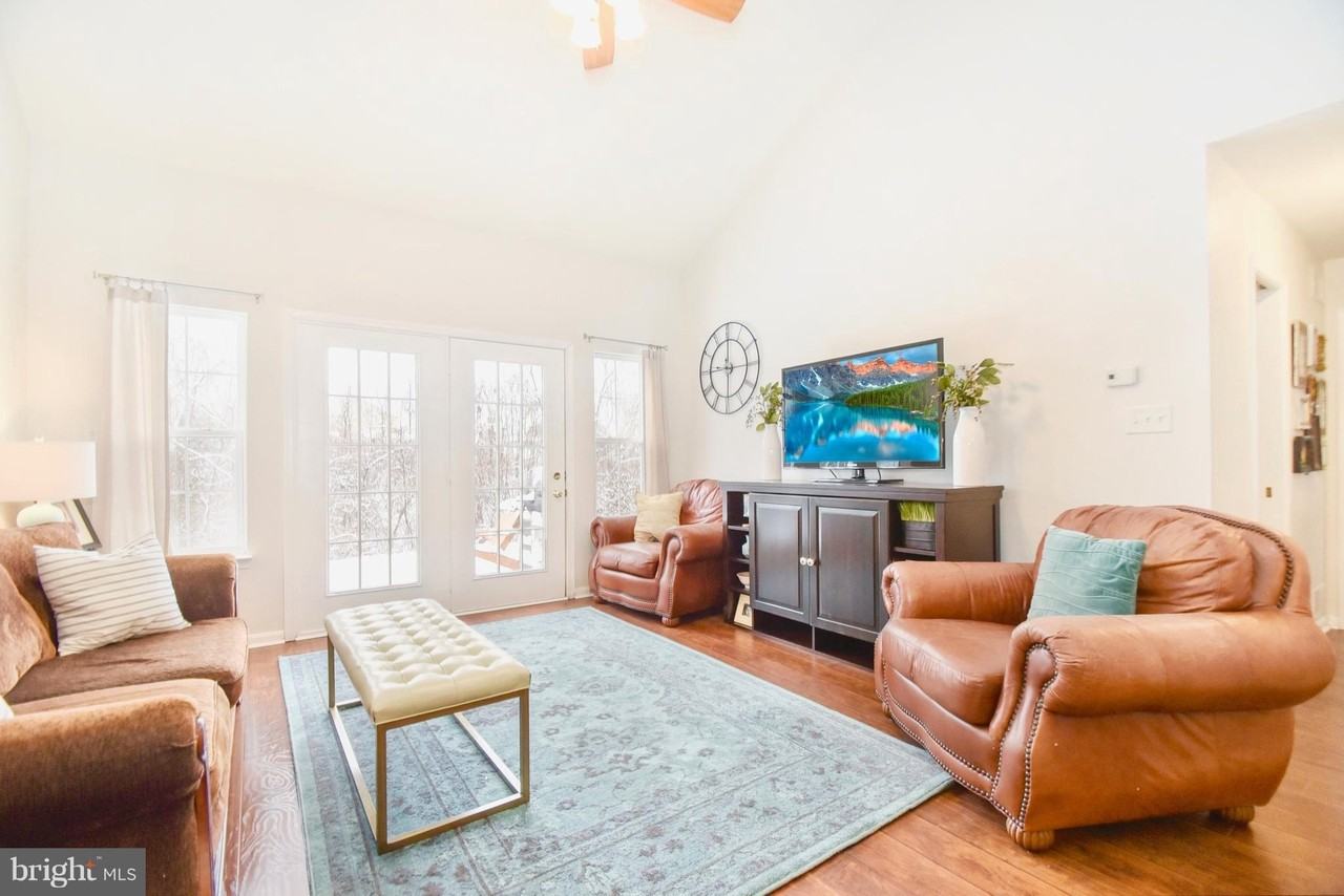 102 Peregrine Ln - Photo 2 of 28