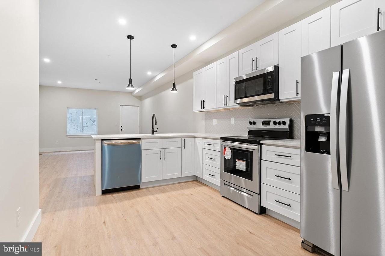 2539 Cecil B Moore Ave - Photo 5 of 15