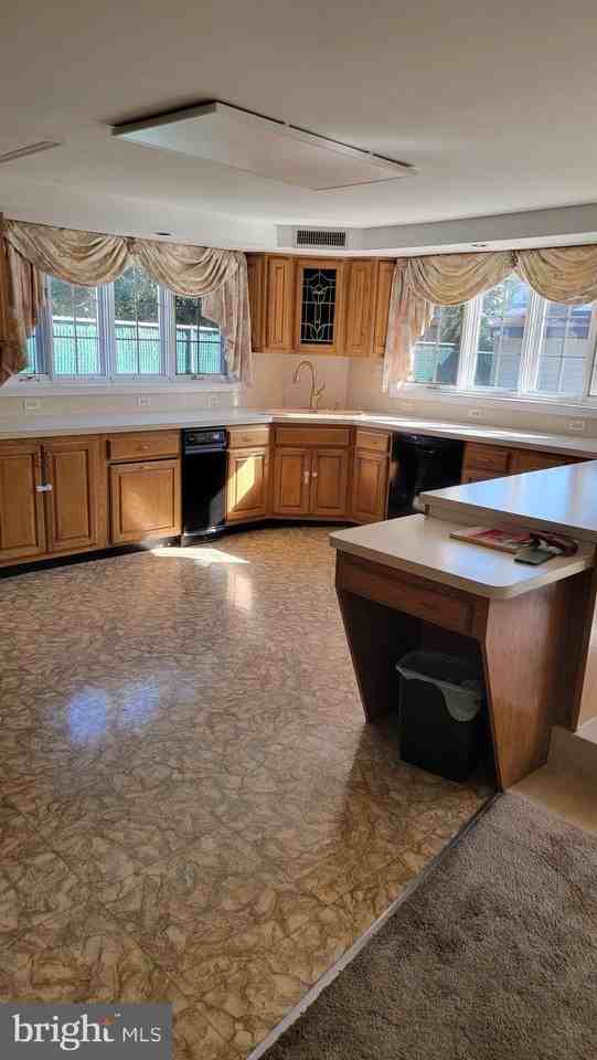 8027 Narvon St - Photo 4 of 15