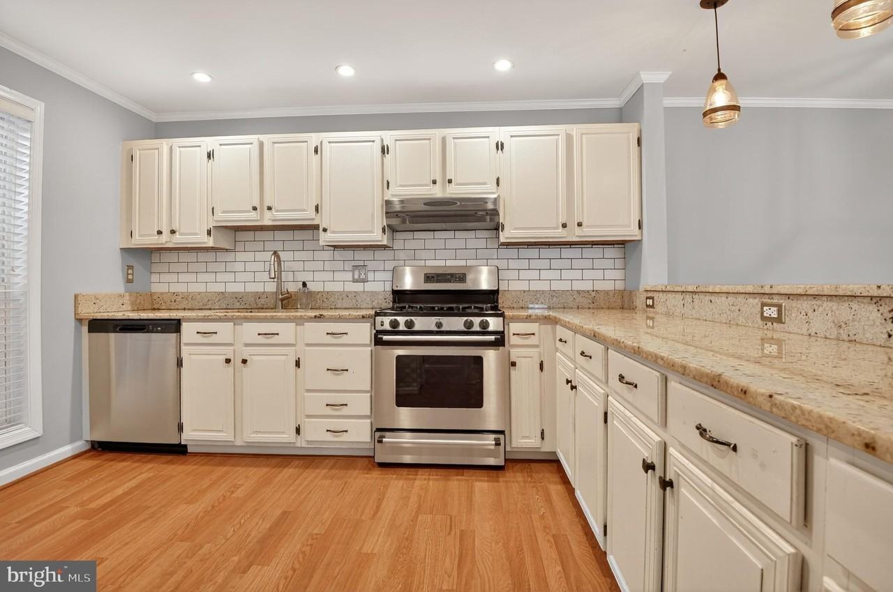 9919 Oakton Terrace Rd - Photo 2 of 15