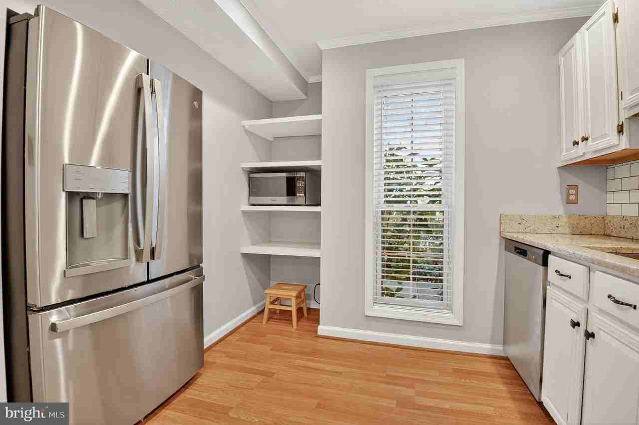 9919 Oakton Terrace Rd - Photo 3 of 15