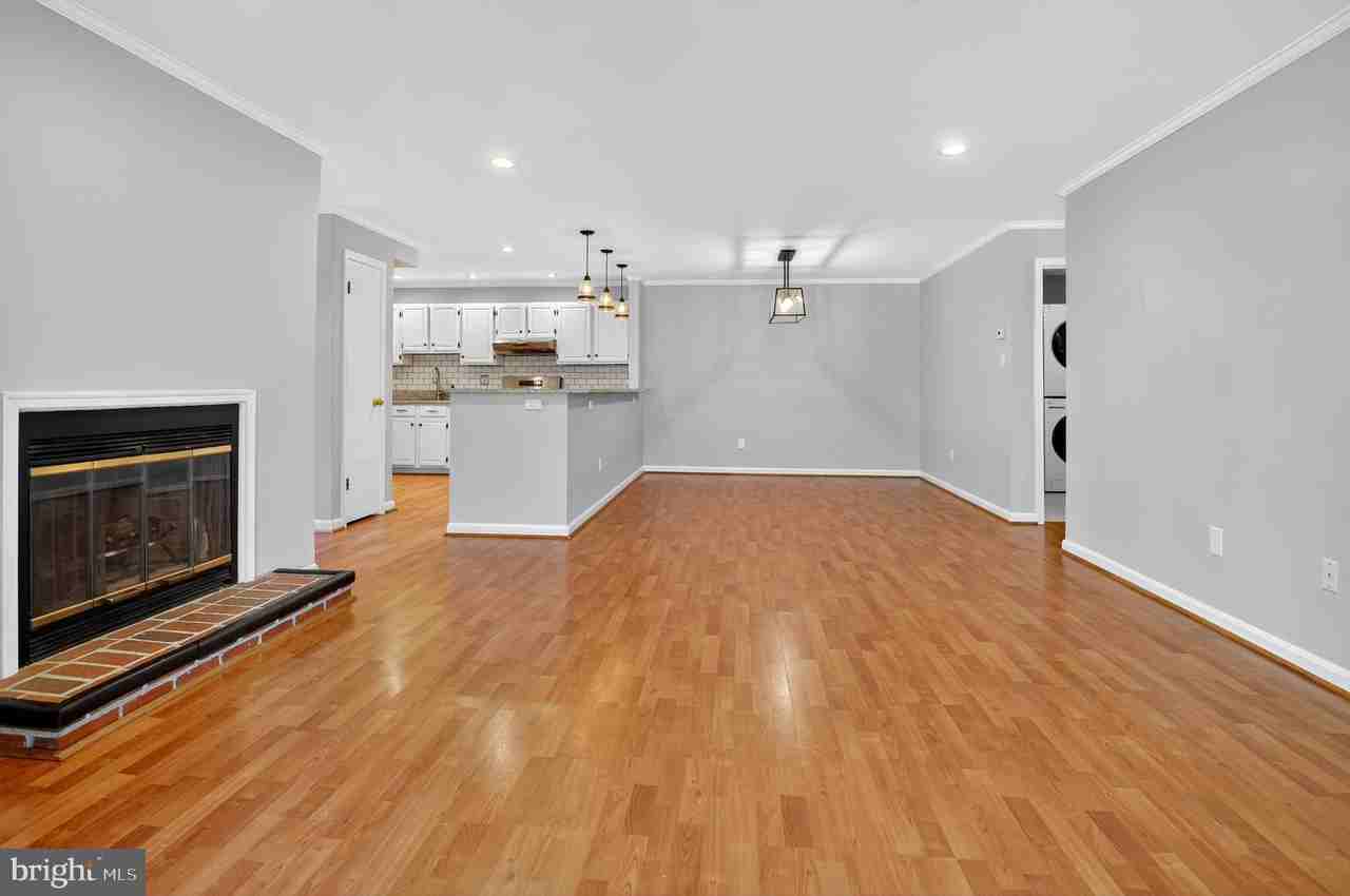 9919 Oakton Terrace Rd - Photo 5 of 15