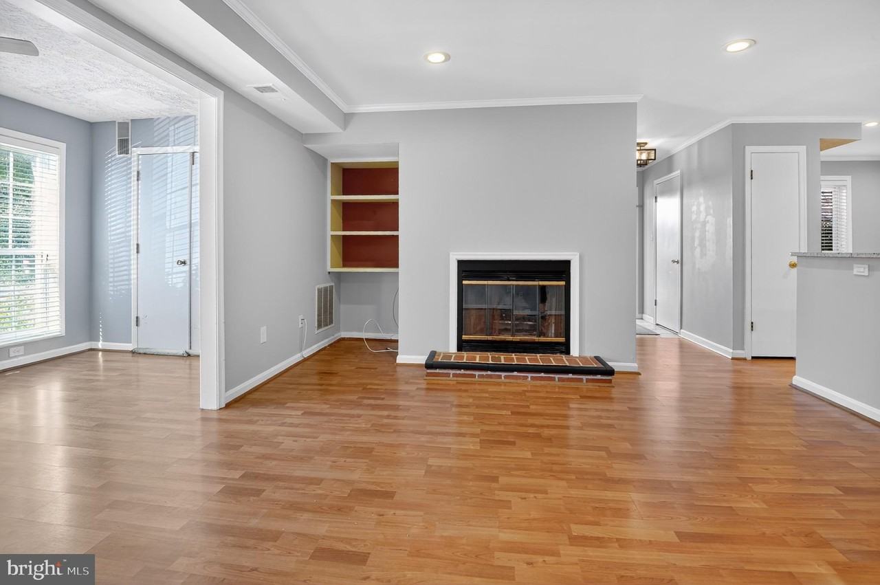 9919 Oakton Terrace Rd - Photo 6 of 15