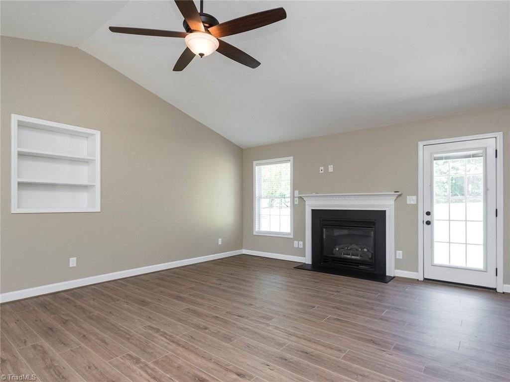 8008 Daltonshire Dr - Photo 4 of 31