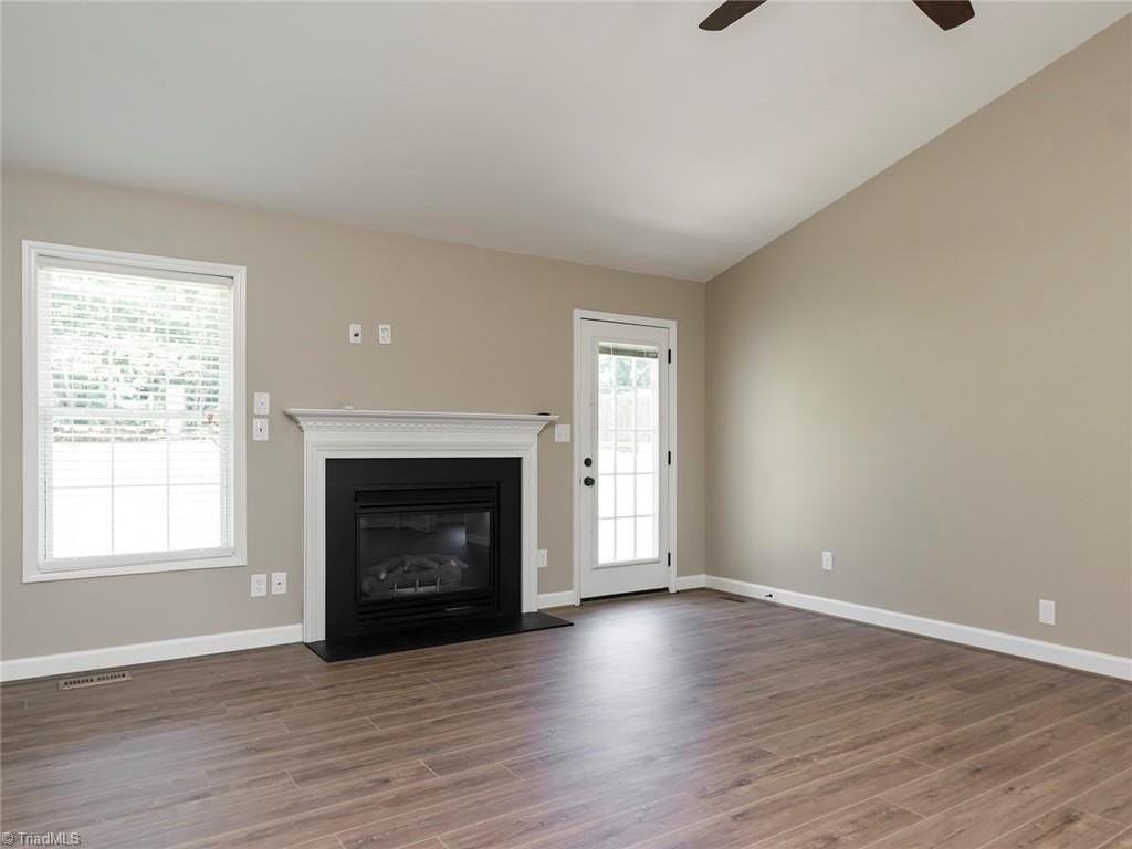 8008 Daltonshire Dr - Photo 5 of 31