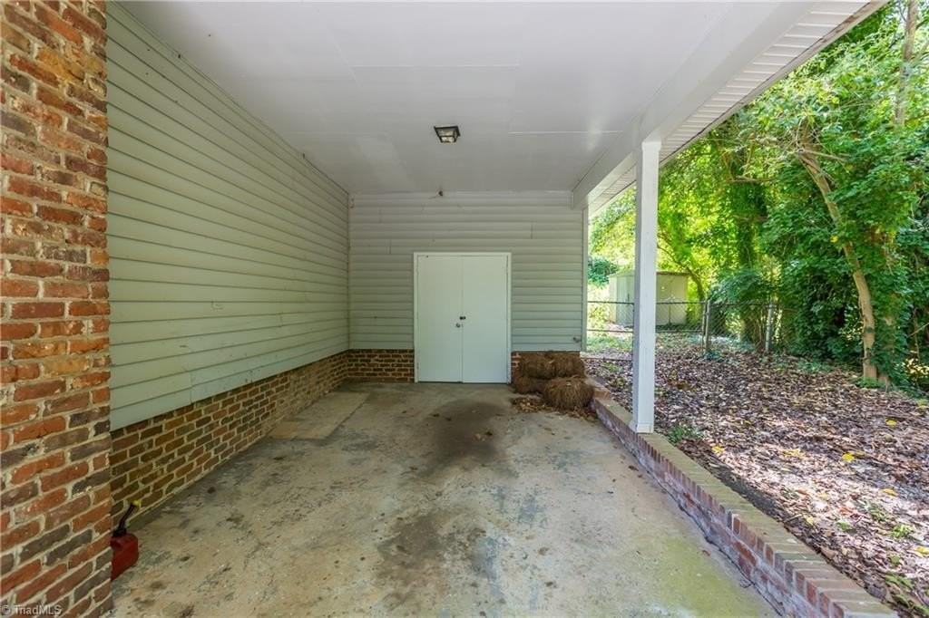 1224 Fenimore St - Photo 5 of 31