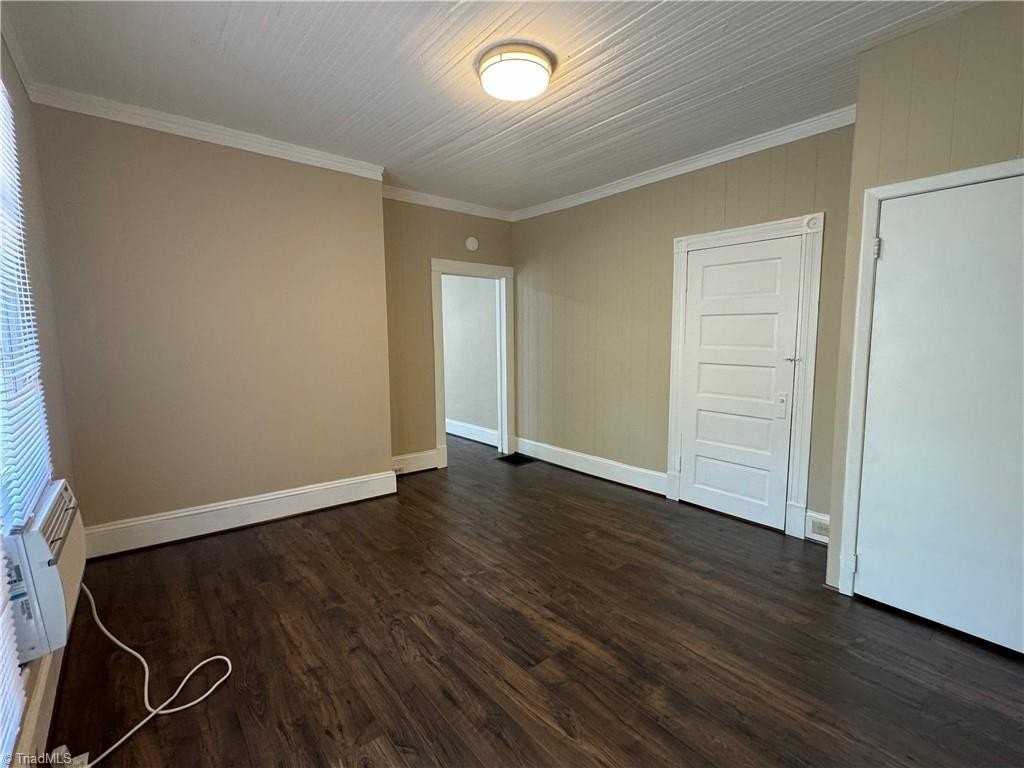 1312 Grove St - Photo 7 of 21