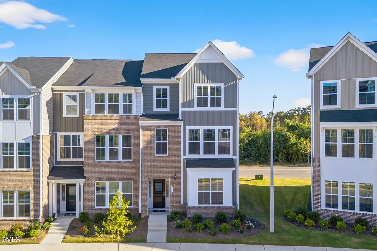 331 Chesapeake Commons St - Photo 2 of 20