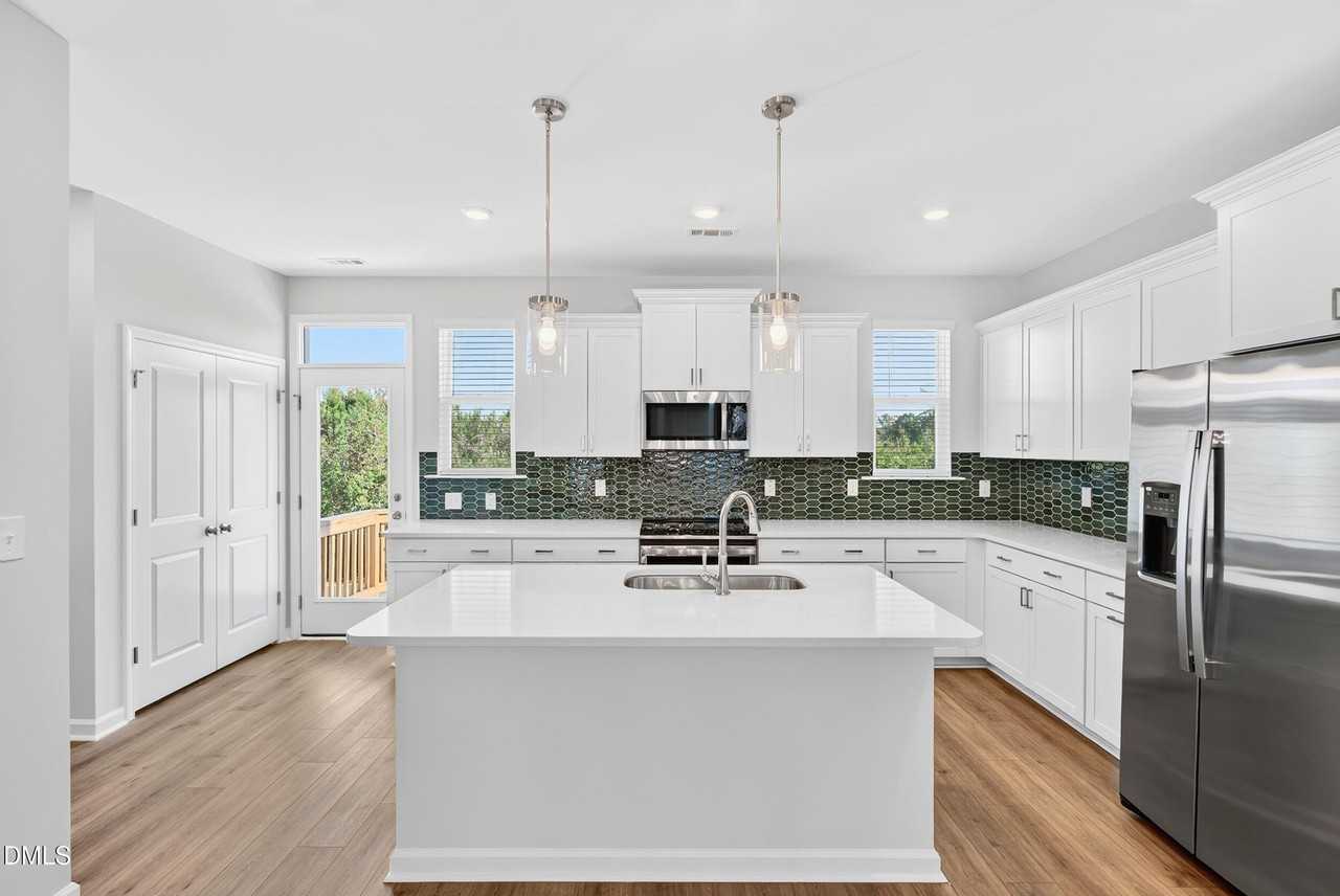 331 Chesapeake Commons St - Photo 6 of 20