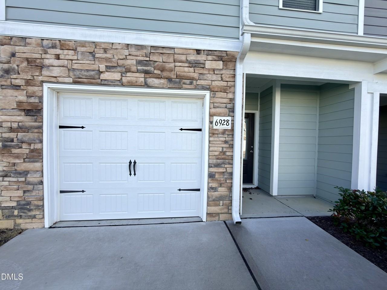 6928 Outfall Point Ln - Photo 2 of 33