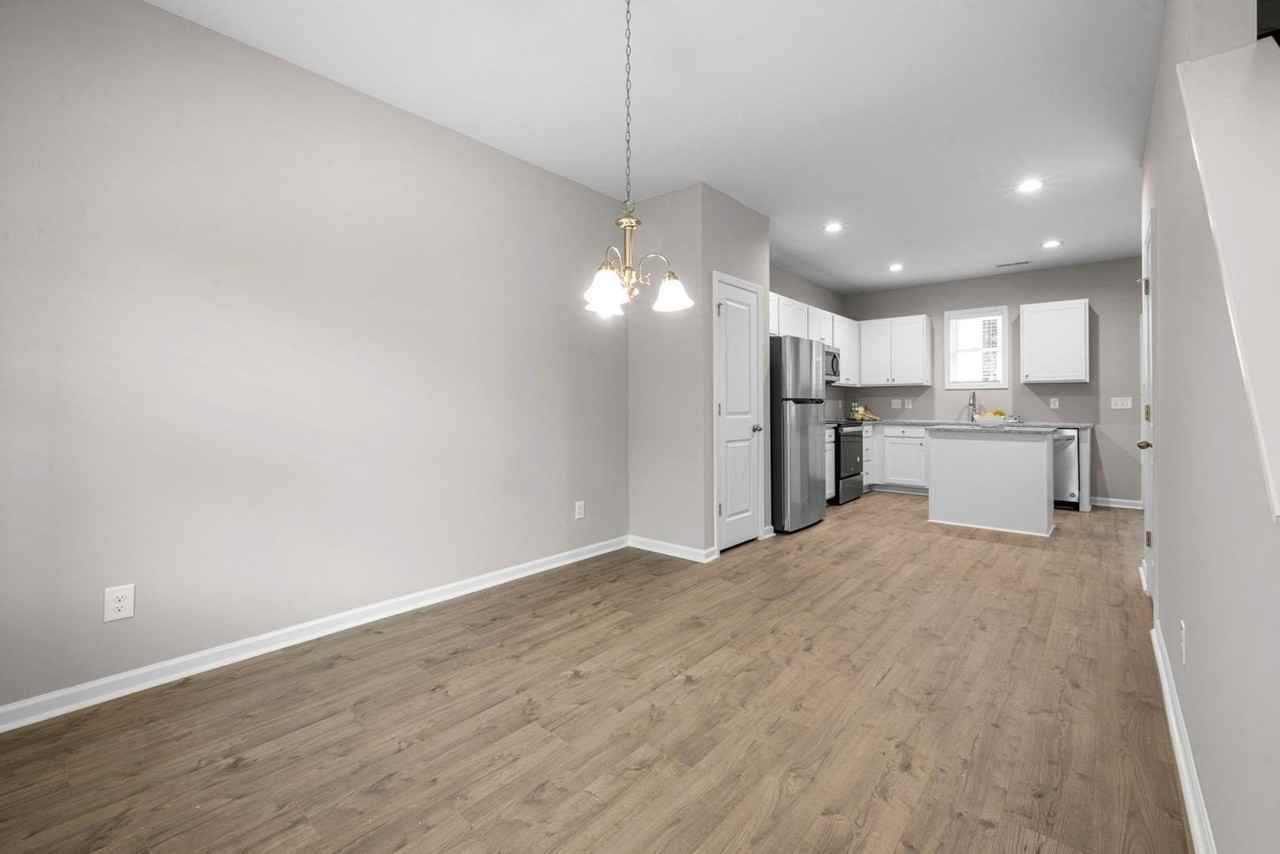 31 Stewarts Knob Dr - Photo 3 of 23