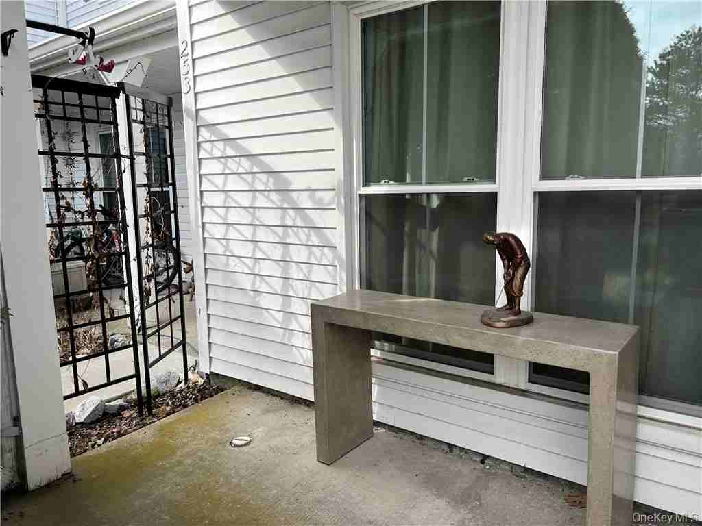 255 Homestead Village Dr - Photo 3 of 37