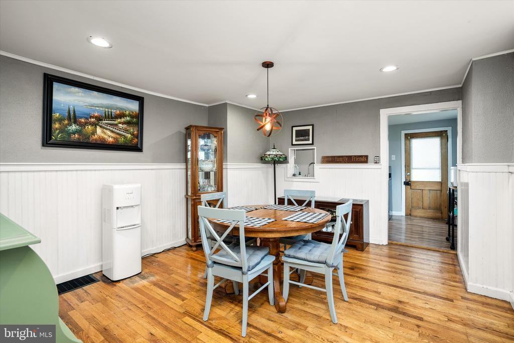 2 W Chestnut St - Photo 3 of 18