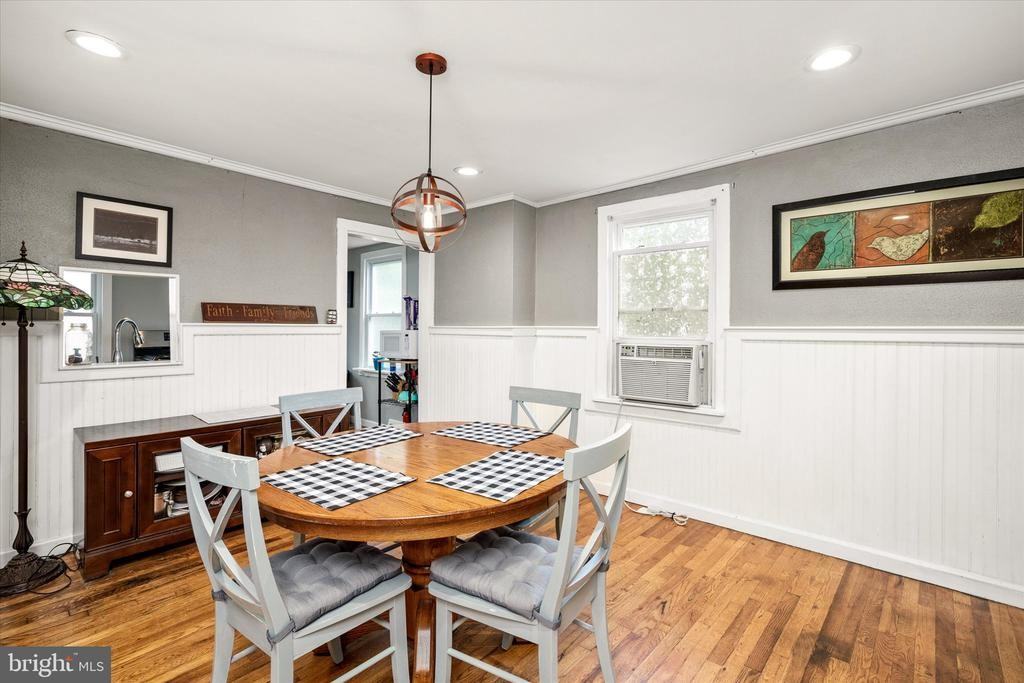 2 W Chestnut St - Photo 4 of 18