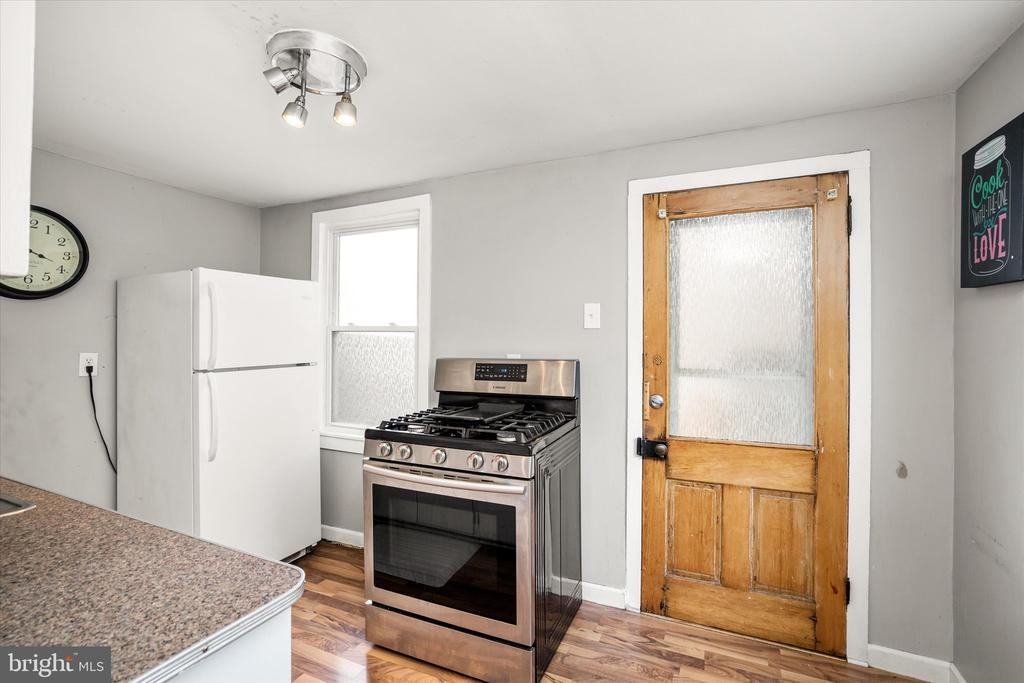 2 W Chestnut St - Photo 6 of 18