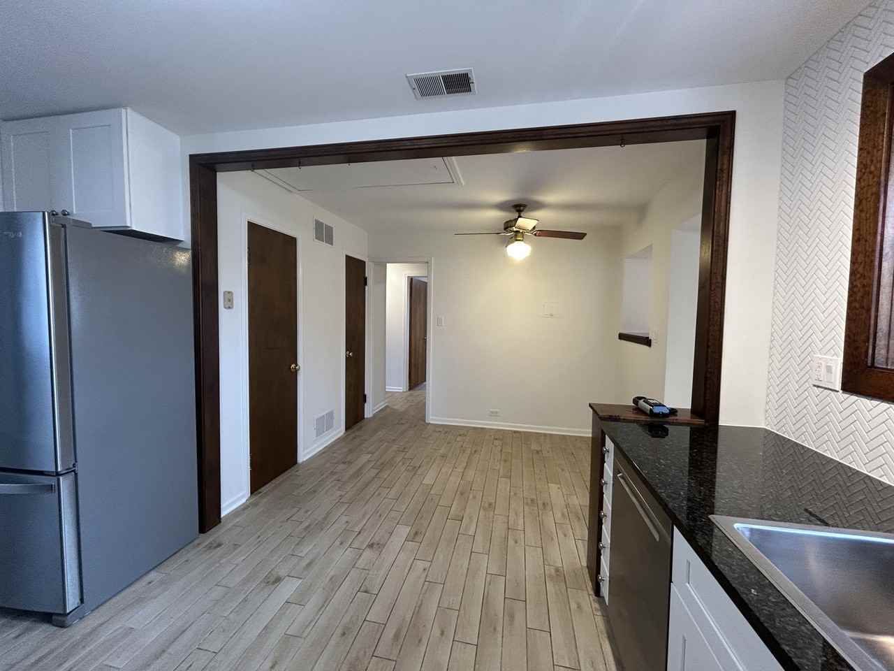 946 E Grant Dr - Photo 4 of 35