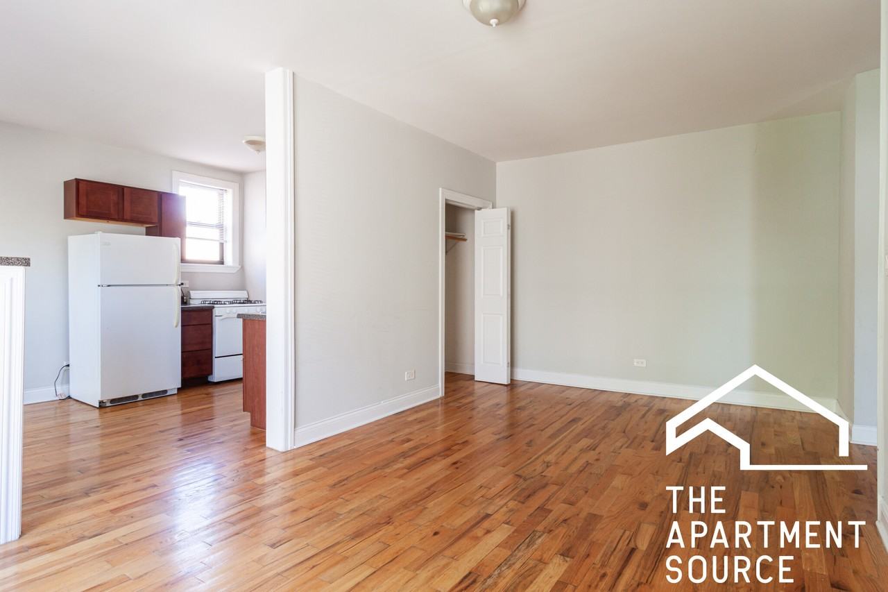 W Cornelia Ave #E3 - Photo 2 of 11