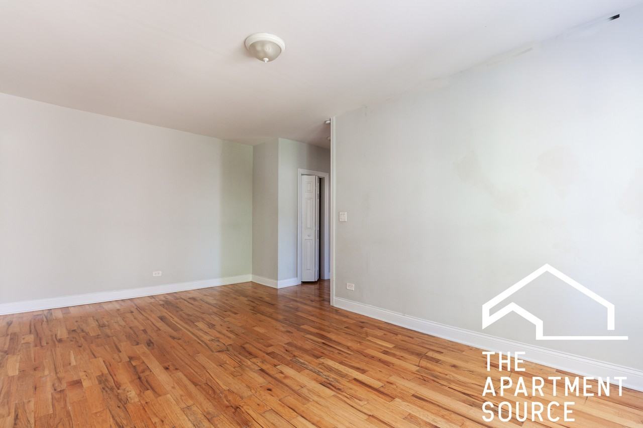 W Cornelia Ave #E3 - Photo 3 of 11