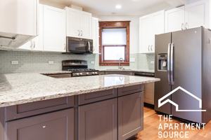 featured image of 1019 W Oakdale Ave #1