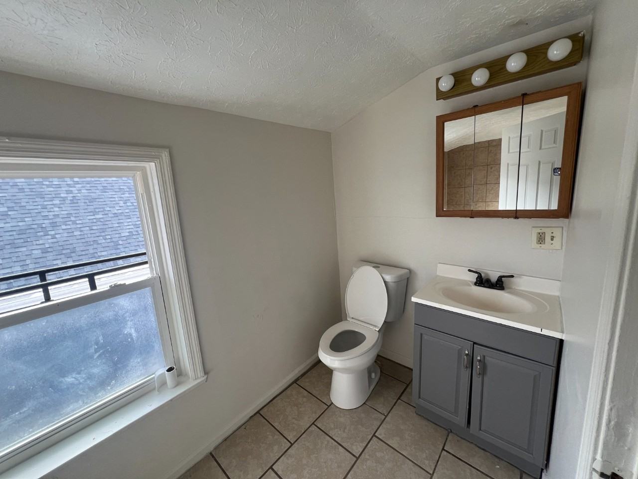 3518 West 8th Street #5 - Photo 5 of 7