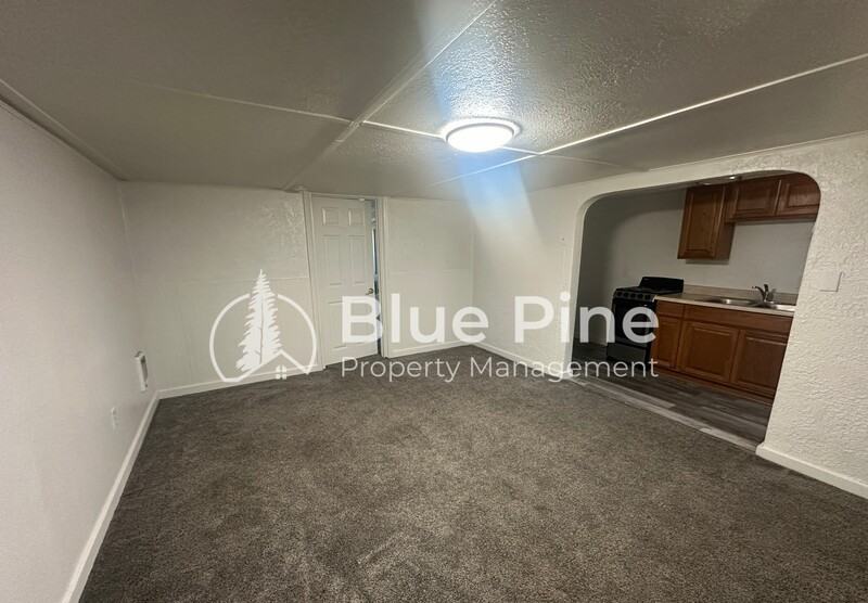 461 1/2 I St - Photo 3 of 7