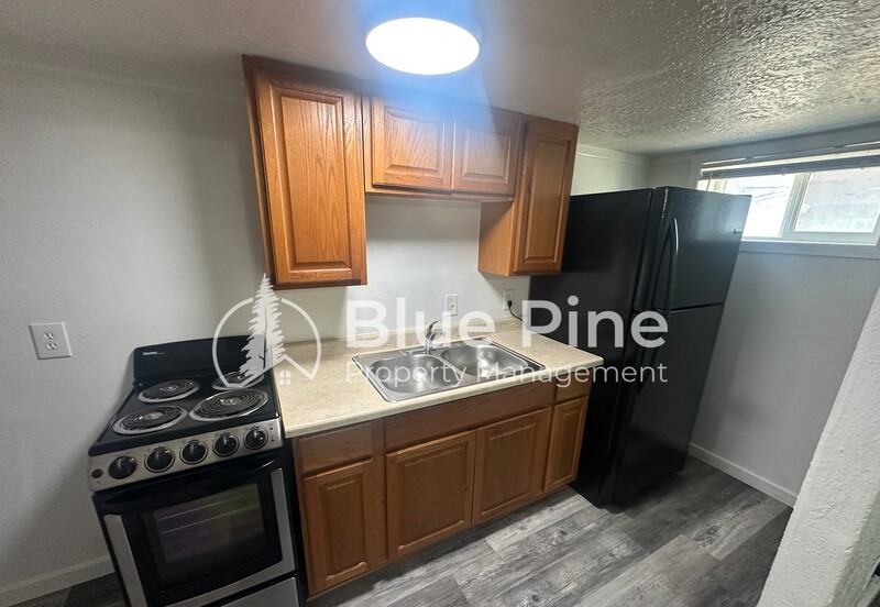 461 1/2 I St - Photo 4 of 7