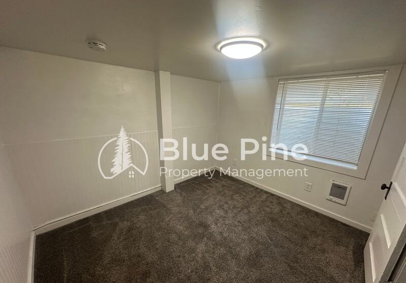 461 1/2 I St - Photo 5 of 7