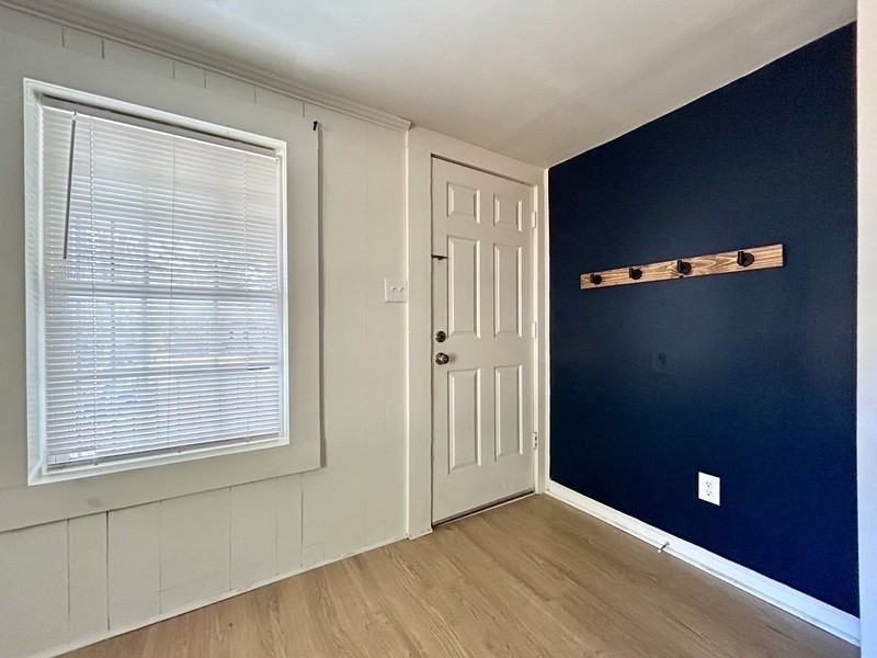 532 E Iredell Ave #AB - Photo 4 of 28