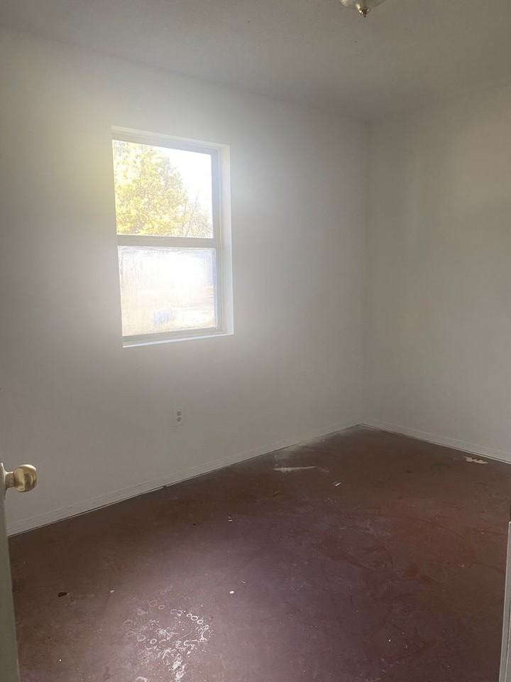 739 Saint Nicholas Dr - Photo 3 of 7