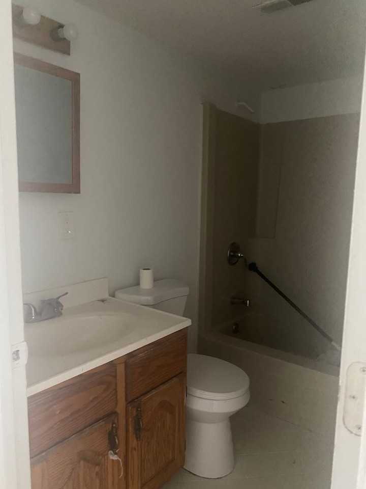 739 Saint Nicholas Dr - Photo 5 of 7