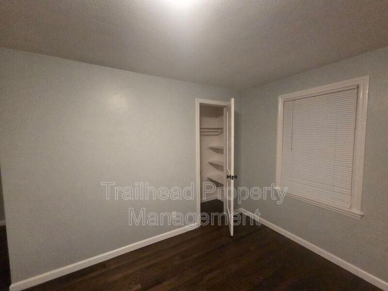 618 Ne 43rd St - Photo 3 of 14