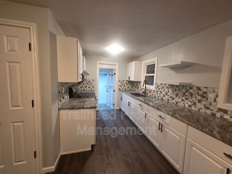 618 Ne 43rd St - Photo 5 of 14