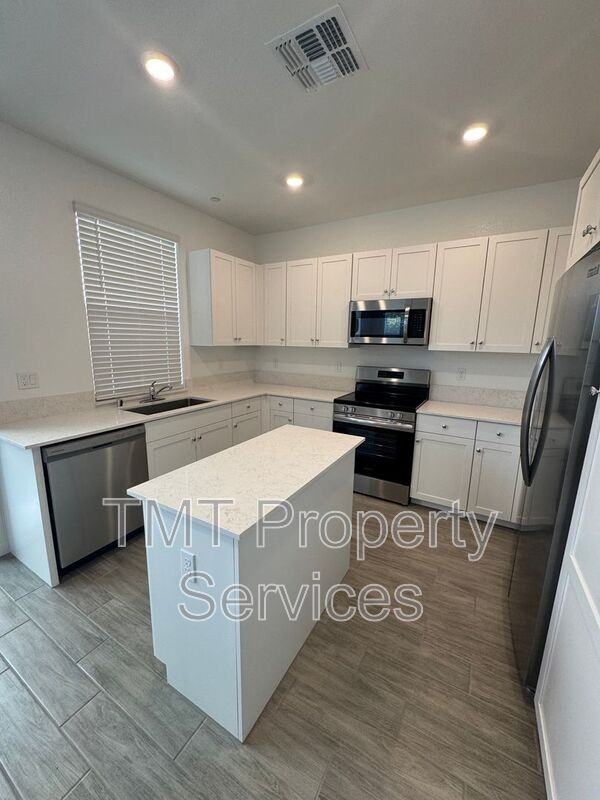 867 Lake Park Cir - Photo 4 of 24